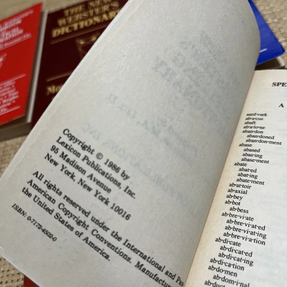 The New Lexicon-Webster's Desk Reference Library 6 Volumes‎